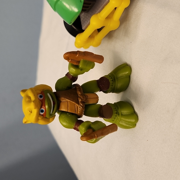 Teenage Mutant Ninja Turtles car with Michelangelo figure - Picture 3 of 4